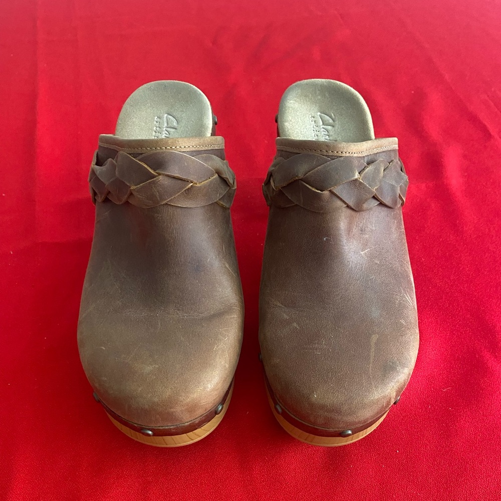 Clarks Tan/Brown Slide in Clogs
